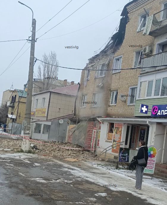 Мощный хлопок в Петровом Вале: дом на Ленина повреждён, под завалами нашли людей