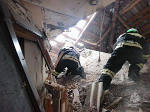 Спасение в Петровом Вале: под завалами нашли бабушку и ребёнка, прокуратура начала проверку