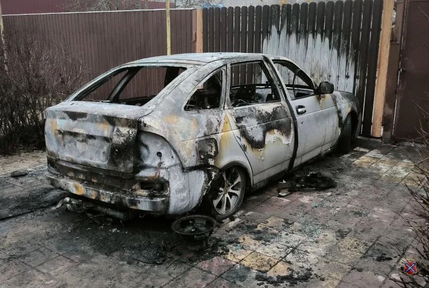 Полиция Дубовского района раскрыла поджог автомобиля и задержала 45-летнего жителя