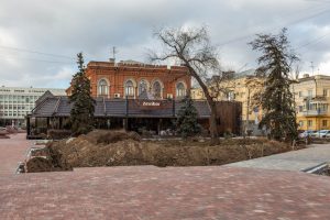 В центре Волгограда обновляют сквер за 74 млн рублей
