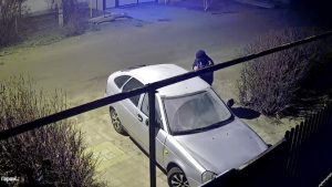 На Воронежской в Дубовке вспыхнула машина: поджёг сам владелец