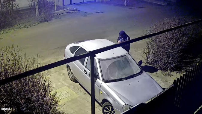 На Воронежской в Дубовке вспыхнула машина: поджёг сам владелец