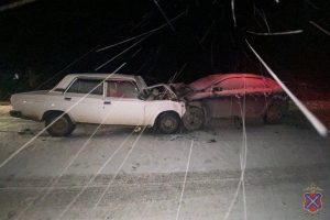 В Руднянском районе водитель без прав погиб в столкновении двух легковушек