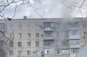 В Советском районе загорелась квартира на Туркменской — работают экстренные службы