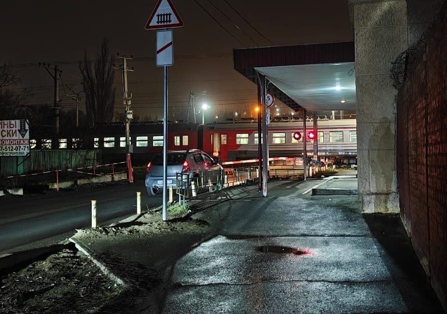 В Волгограде электричка насмерть сбила человека возле остановки «Хлебозавод»