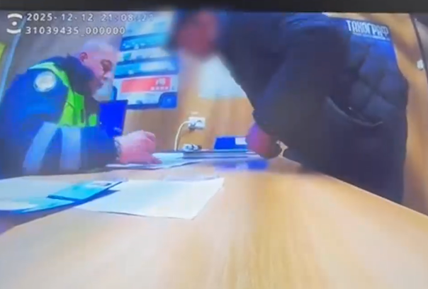 В Волжском сотрудники полиции пресекли попытку дачи взятки со стороны иностранного гражданина