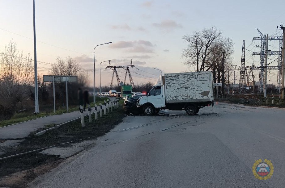 Столкновение «Гранты» и «ГАЗели» в Тракторозаводском районе отправило в больницу мать и трёхлетнюю дочь