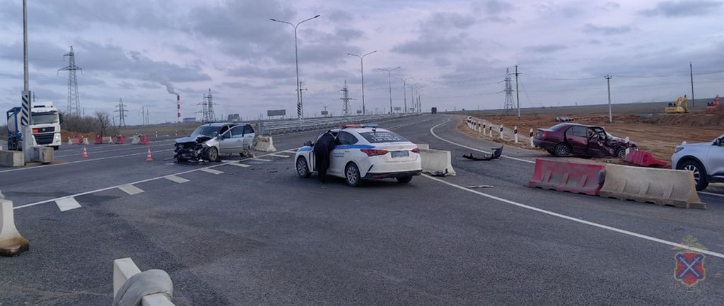 Женщина погибла в ДТП на юге Волгограда после столкновения двух легковушек