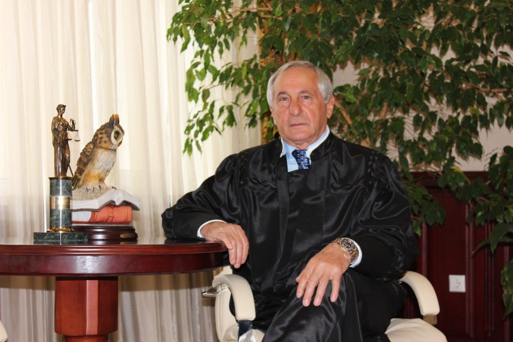 Волжский суд изъял имущество бывшего главы Верховного суда Адыгеи на миллиарды рублей