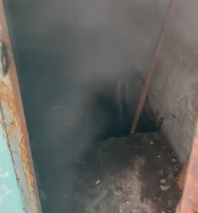 Дом на проспекте Ленина снова «утонул» в пару: жильцы бьют тревогу