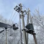 Электроснабжение восстанавливают после непогоды в районах Волгоградской области