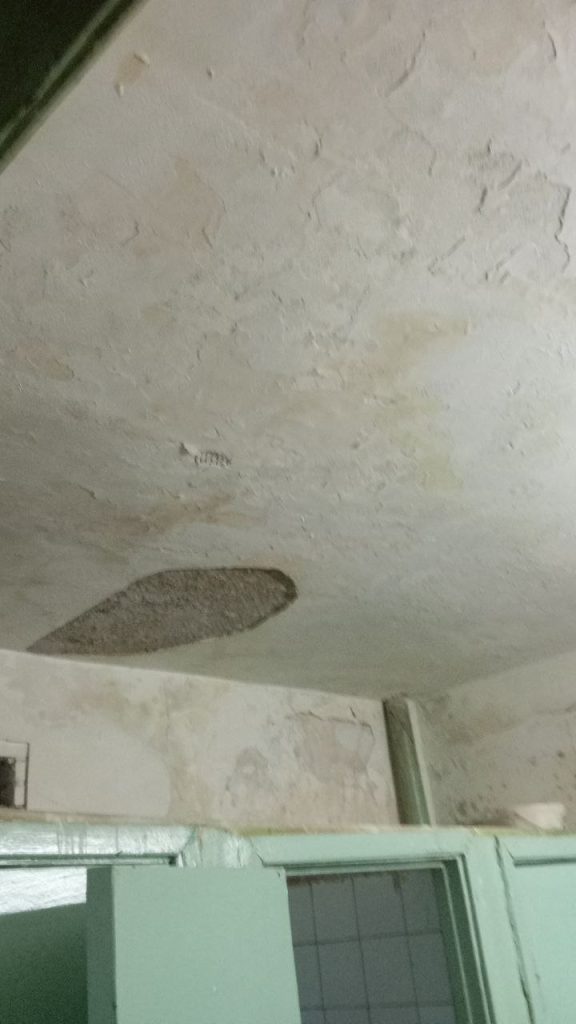 Жители дома на проспекте Ленина, 53 в Волгограде шестой день живут без отопления и света