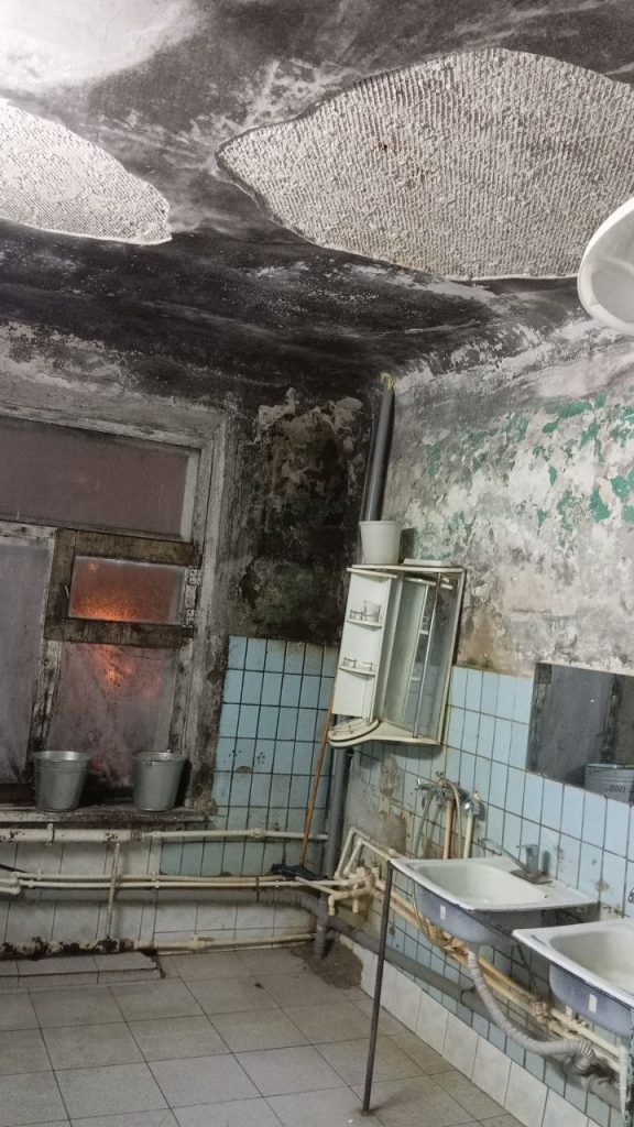 Жители дома на проспекте Ленина, 53 в Волгограде шестой день живут без отопления и света