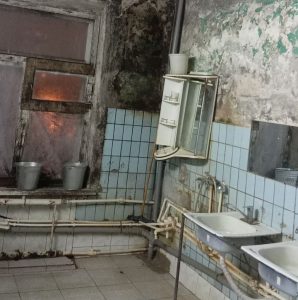 Жители дома на проспекте Ленина, 53 в Волгограде шестой день живут без отопления и света