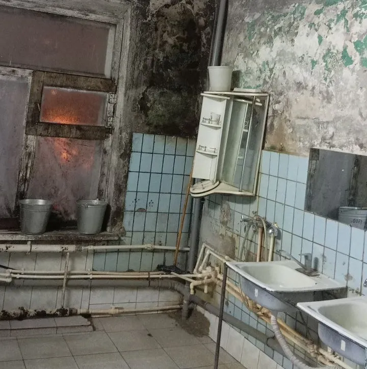Жители дома на проспекте Ленина, 53 в Волгограде шестой день живут без отопления и света