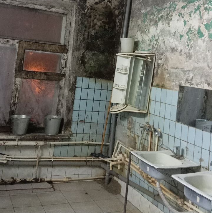 Жители дома на проспекте Ленина, 53 в Волгограде шестой день живут без отопления и света