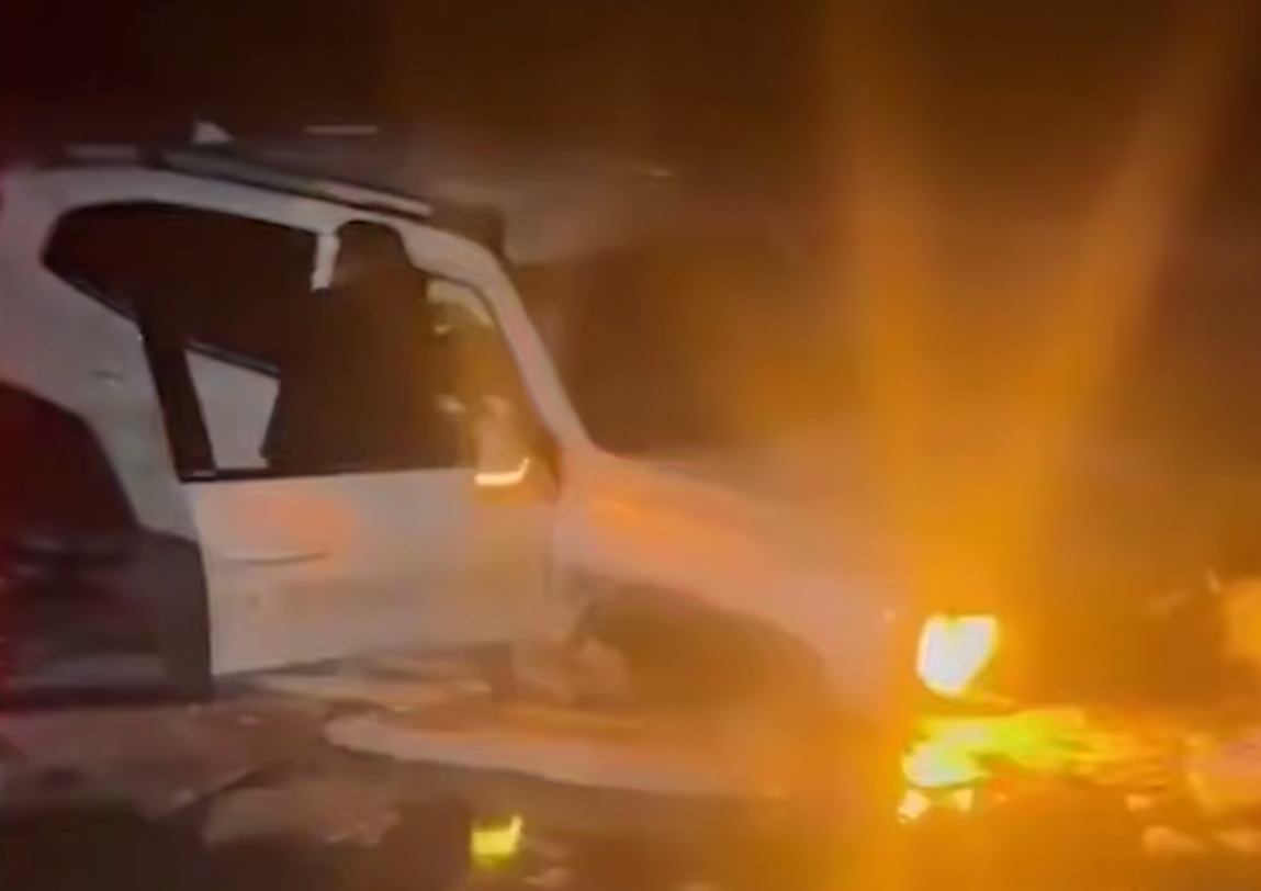 Полицейские в ледяной воде спасли людей из тонущей машины под Волгоградом