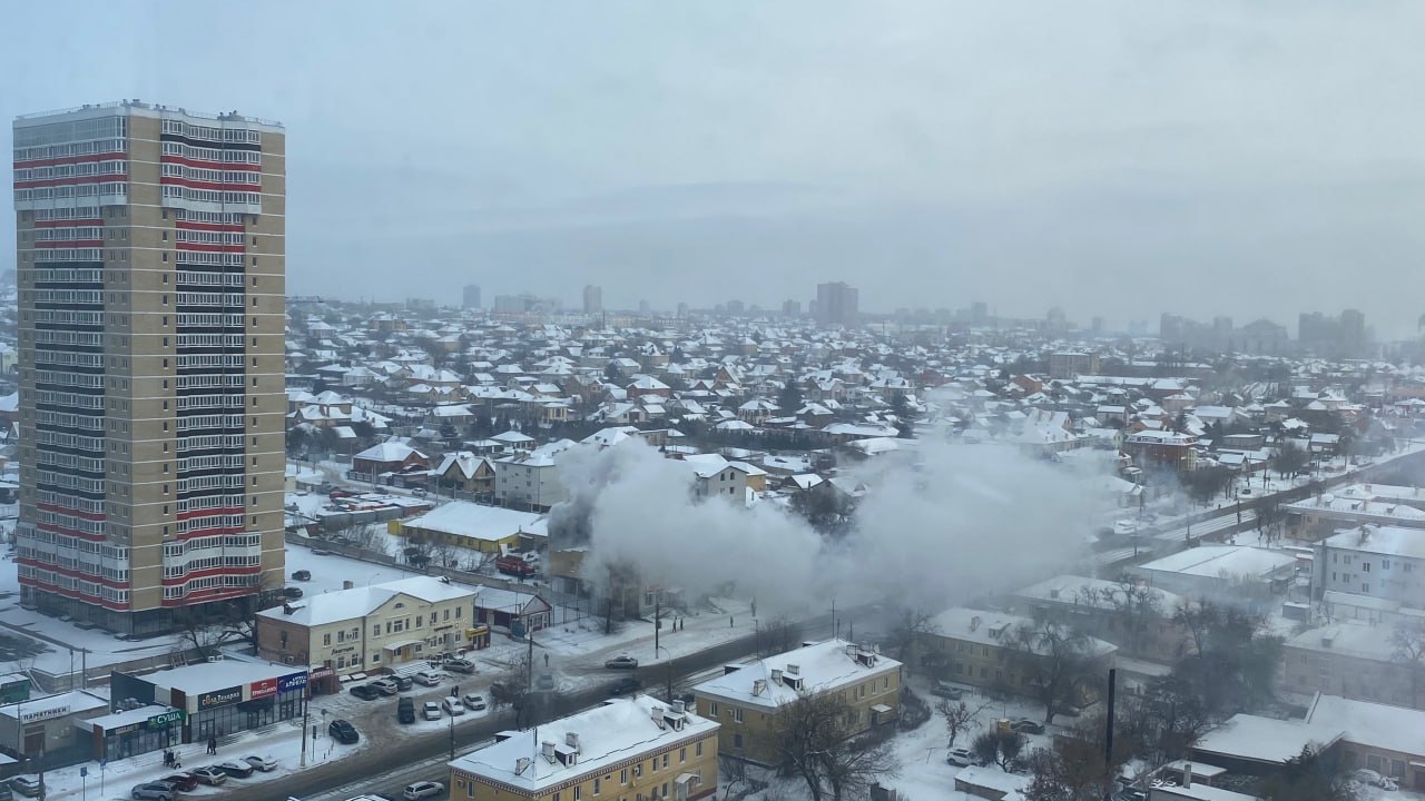 Пожар на Ангарском в Волгограде: появилось видео, эвакуированы 35 человек