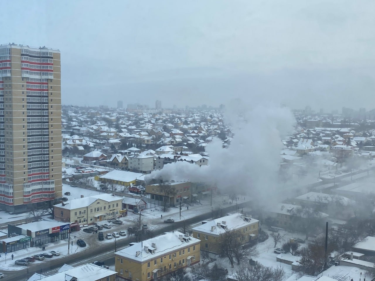 Пожар на Ангарском в Волгограде: загорелся супермаркет