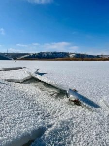 В Калачевском районе подо льдом погиб 63-летний рыбак