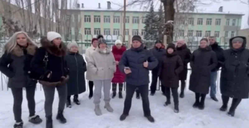 Родители заявили о срыве капремонта школ в Волжском: дети снова под угрозой перевода