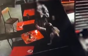 В Волжском подростки подожгли мусор в торговом центре из любопытства