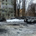 Сгоревшие автомобили в Волгограде после атаки БПЛА — появились фото с места происшествия