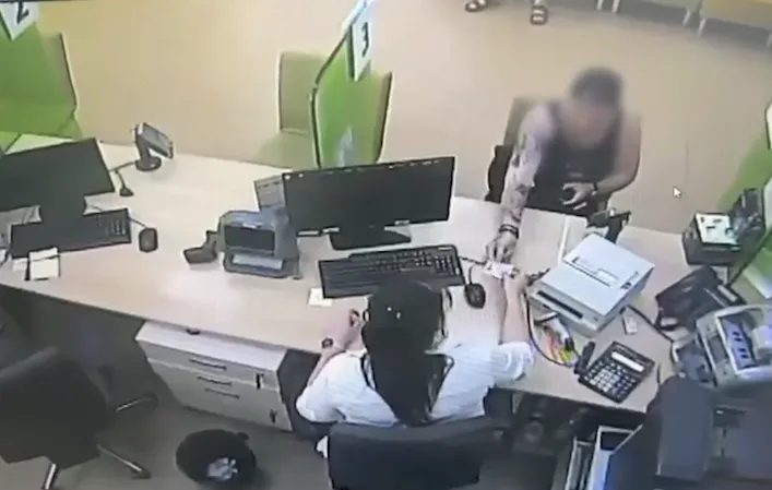 144 банковские карты по фальшивым документам: раскрыта мошенническая схема
