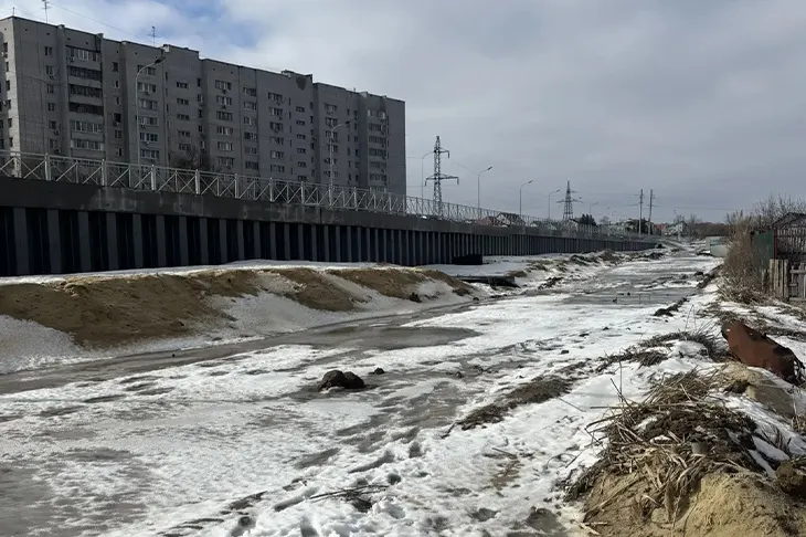 Подтопление домов на улице Карагандинской в Волгограде: жители требуют срочных мер