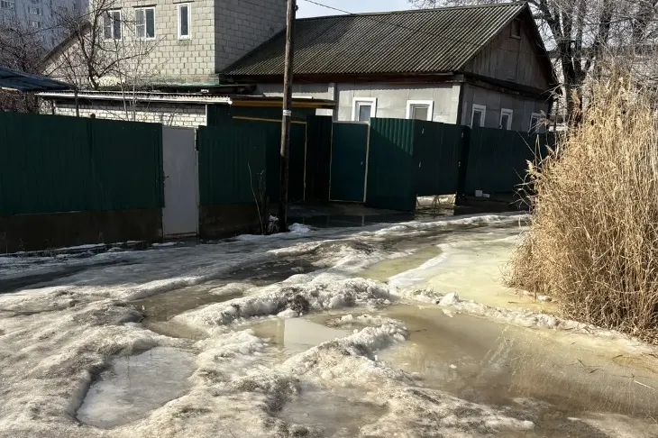 Подтопление домов на улице Карагандинской в Волгограде: жители требуют срочных мер