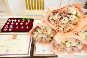 Андрей Бочаров вручил награды 19 жителям региона