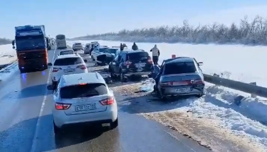 Массовое ДТП на трассе Р-22 «Каспий» под Волгоградом: столкнулись семь автомобилей
