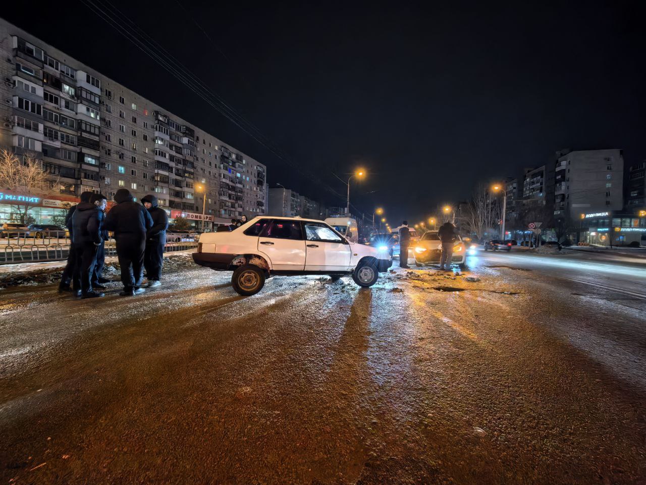 Авария в Красноармейском районе Волгограда сегодня: ДТП у «Гиппопо» на проспекте Героев Сталинграда