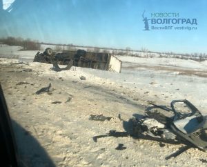 Грузовик перевернулся на повороте к хутору Акишинский