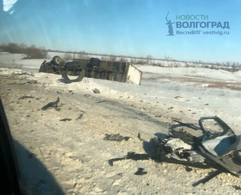 Грузовик перевернулся на повороте к хутору Акишинский