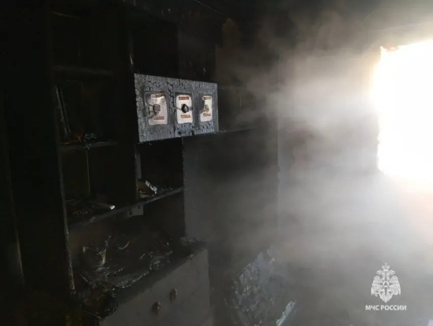 Игры с петардой обернулись пожаром в жилом доме Фролово