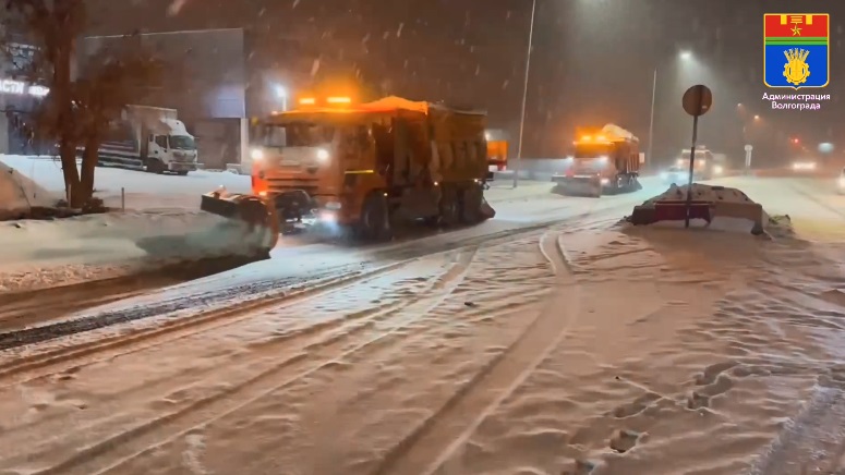 Волгоград после снегопада: уборка улиц и обращение к водителям