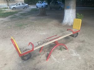 Прокуратура обязала устранить нарушения на детских площадках в Красноармейском районе Волгограда