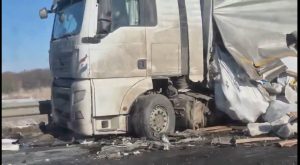 Авария в Михайловке: на трассе Москва — Волгоград столкнулись три грузовика, есть погибший