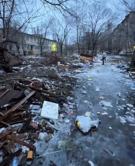 Свалка и использованные шприцы у детского сада в Красноармейском районе Волгограда