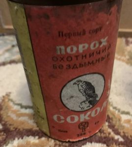 Три банки пороха под столом: жителю Камышинского района грозит до 8 лет колонии