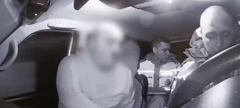 В Камышинском районе дальнобойщик попытался подкупить инспектора ДПС