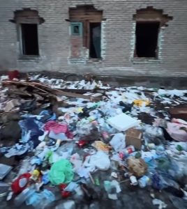 Свалка и использованные шприцы у детского сада в Красноармейском районе Волгограда