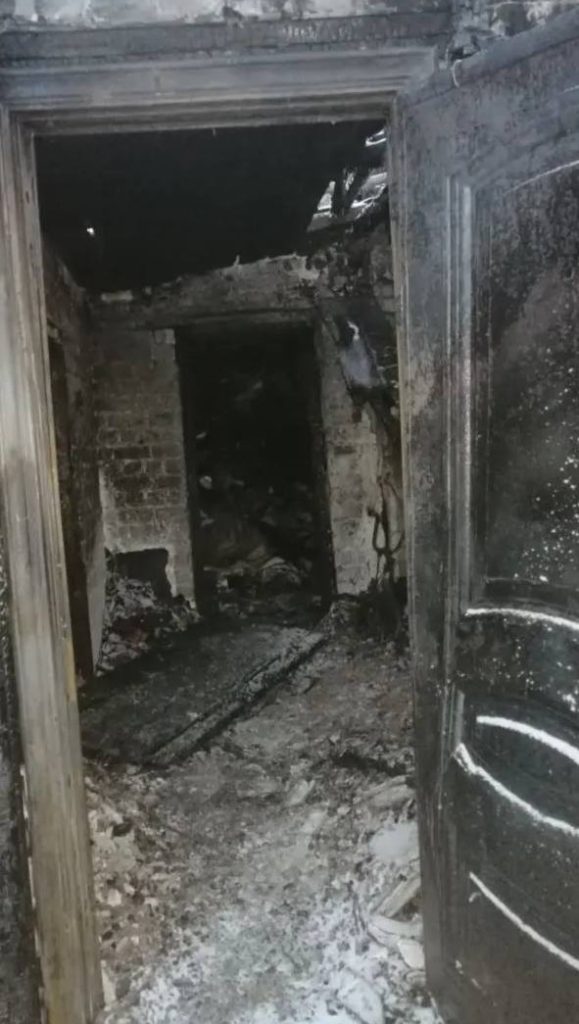 В Красноармейском районе Волгограда семья осталась без жилья после пожара в доме на четыре хозяина