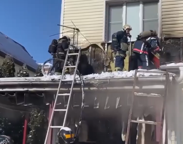 В Краснооктябрьском районе Волгограда потушили пожар в частном доме