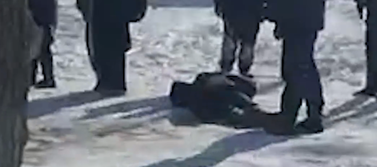 В Волгограде рядом со школой № 43 найден ребенок без сознания