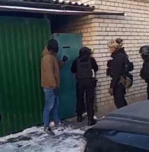 Задержали четверых местных жителей по подозрению в разбойном нападении