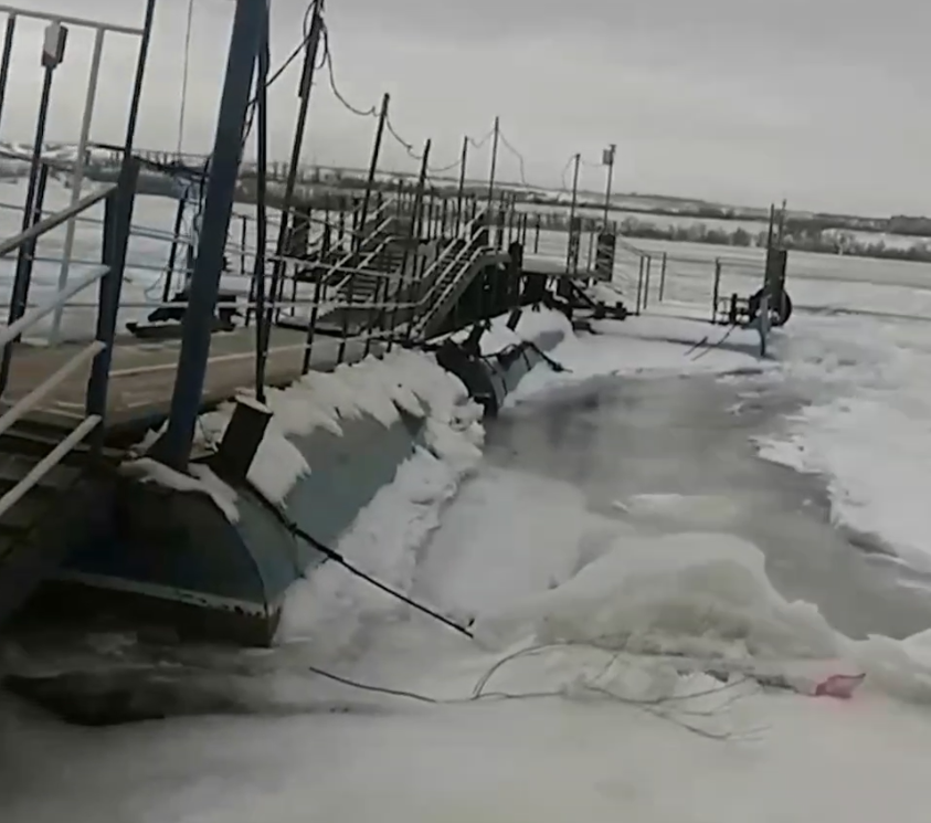 Жители острова Сарпинского пожаловались на отсутствие подвоза к вспомогательной пристани