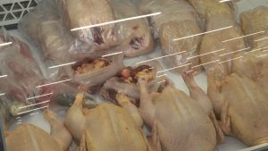 В Волгоградской области выявили опасные бактерии в курином мясе