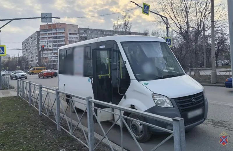 В Волжском 10-летний мальчик попал под «Газель» на пешеходном переходе